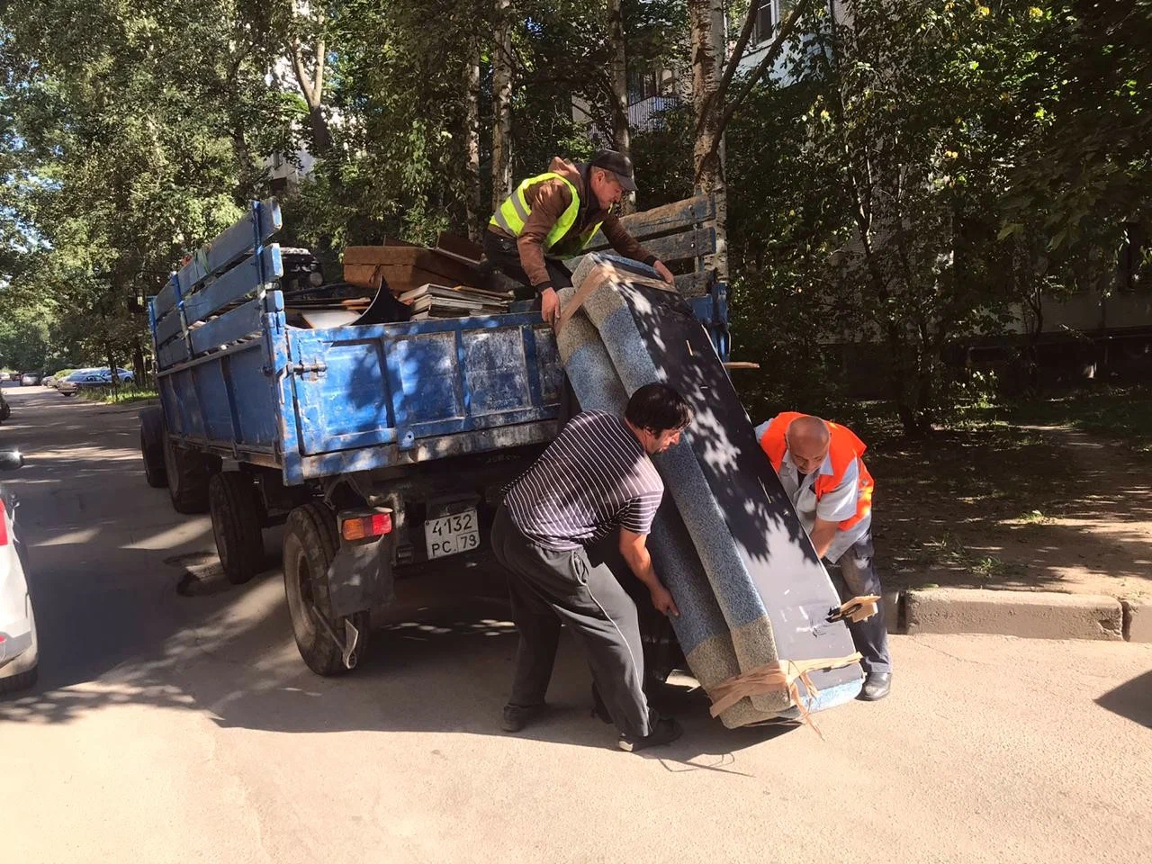 Профессиональный вывоз крупногабаритного мусора в Волхове в октябре