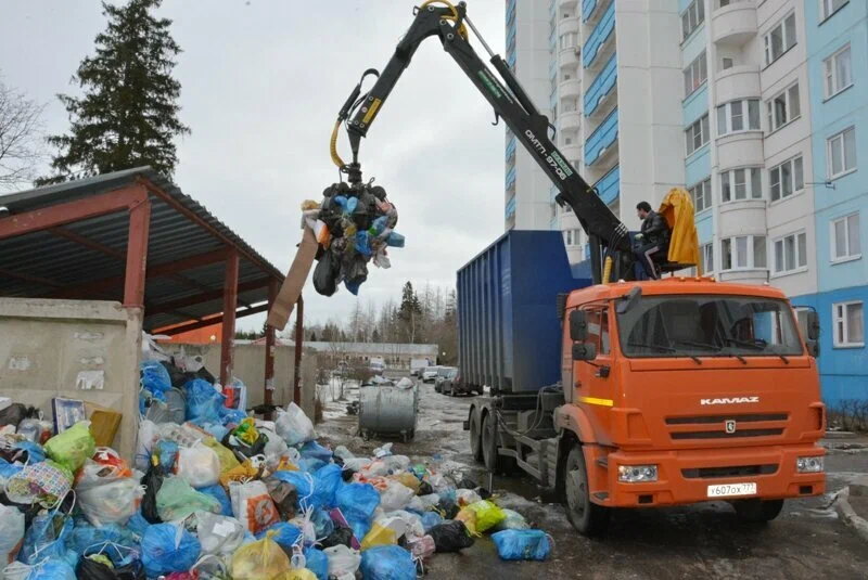 Вывоз бытового мусора в Волхове с погрузкой в октябре