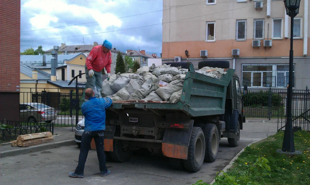 Вывоз строительного мусора в Волхове от 1675 руб. – ПроМусор