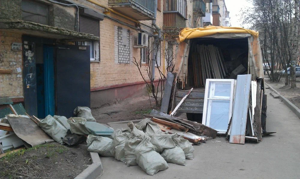 Вывоз мусора после ремонта в Волхове от ПроМусор — цены от 4711 руб., быстро и недорого