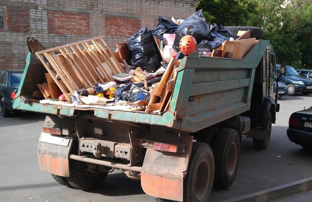 Вывоз мусора из магазина в Волхове от ПроМусор: услуги, цена от 1832 руб., утилизация отходов
