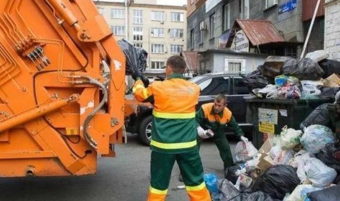 Срочный вывоз мусора в Волхове от ПроМусор — заказ день в день от 2983 руб., грузчики, цена