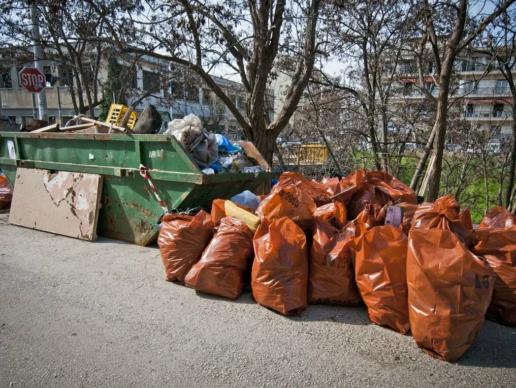 Круглосуточный вывоз мусора в Волхове в октябре