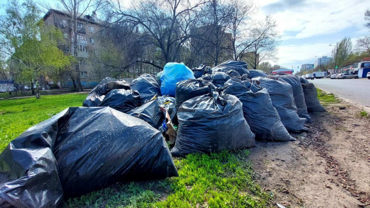 Вывоз и утилизация мусора после субботника в Волхове в октябре