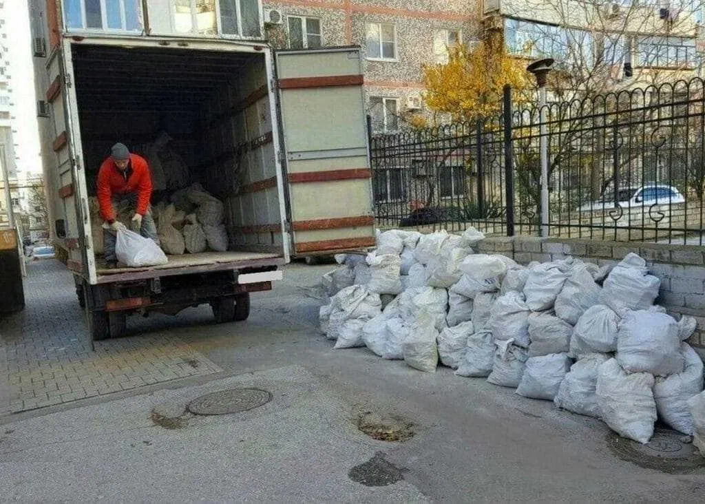 Вывоз мусора после переезда в Волхове в октябре