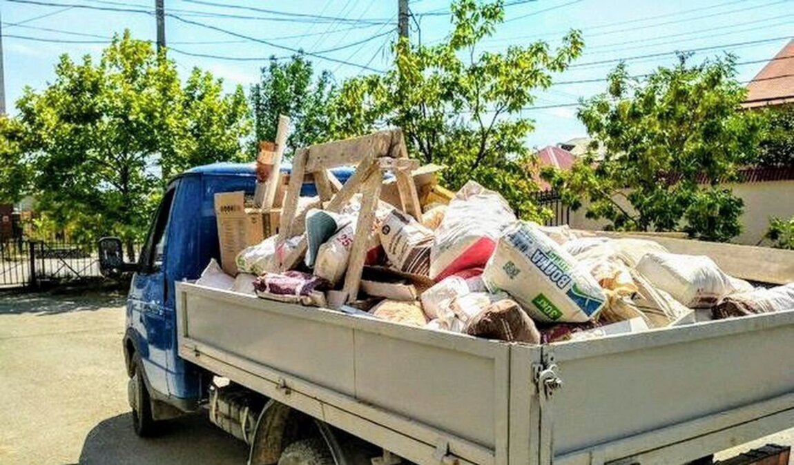 Вывоз мусора Газелью в Волхове в октябре