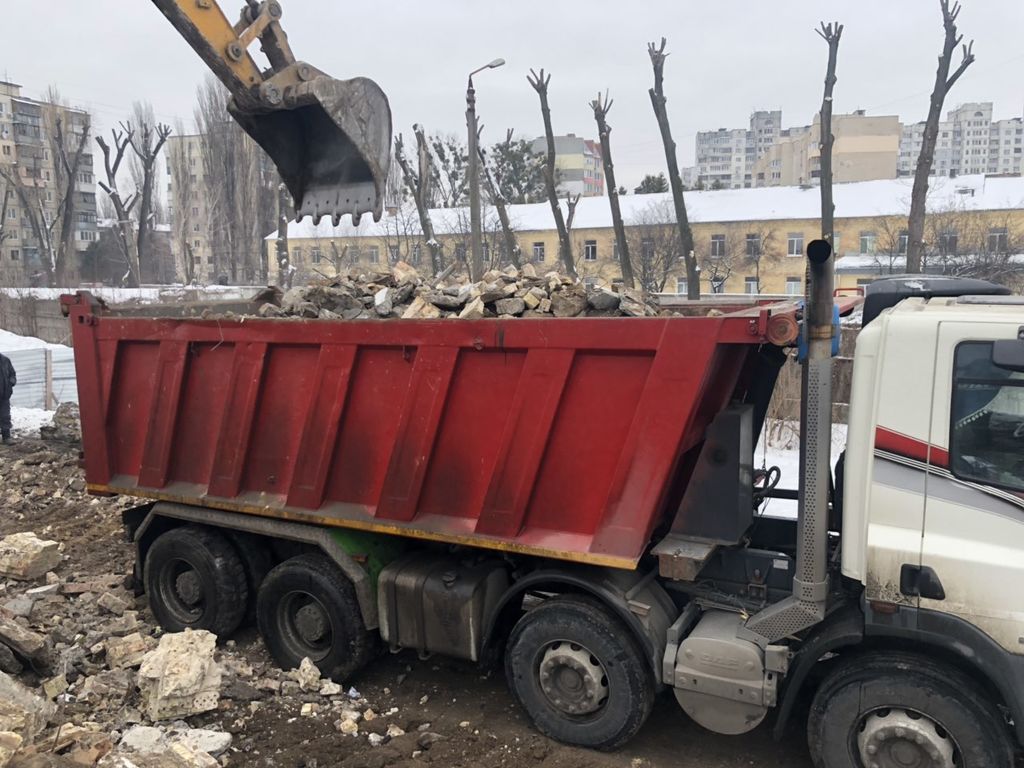 Вывоз мусора Камазом в Волхове в октябре
