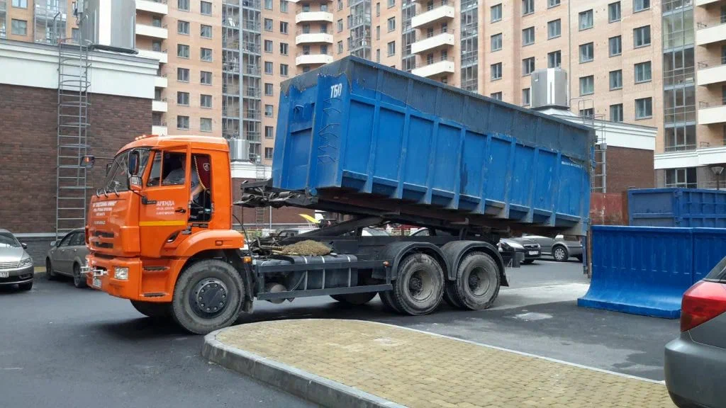 Аренда пухто для вывоза строительного и бытового мусора в Волхове в октябре