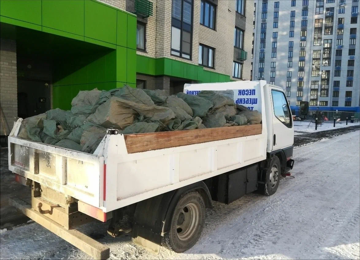 Вывоз мусора грузовым фургоном 3 тонны в Волхове — цена от 1413 руб., ПроМусор