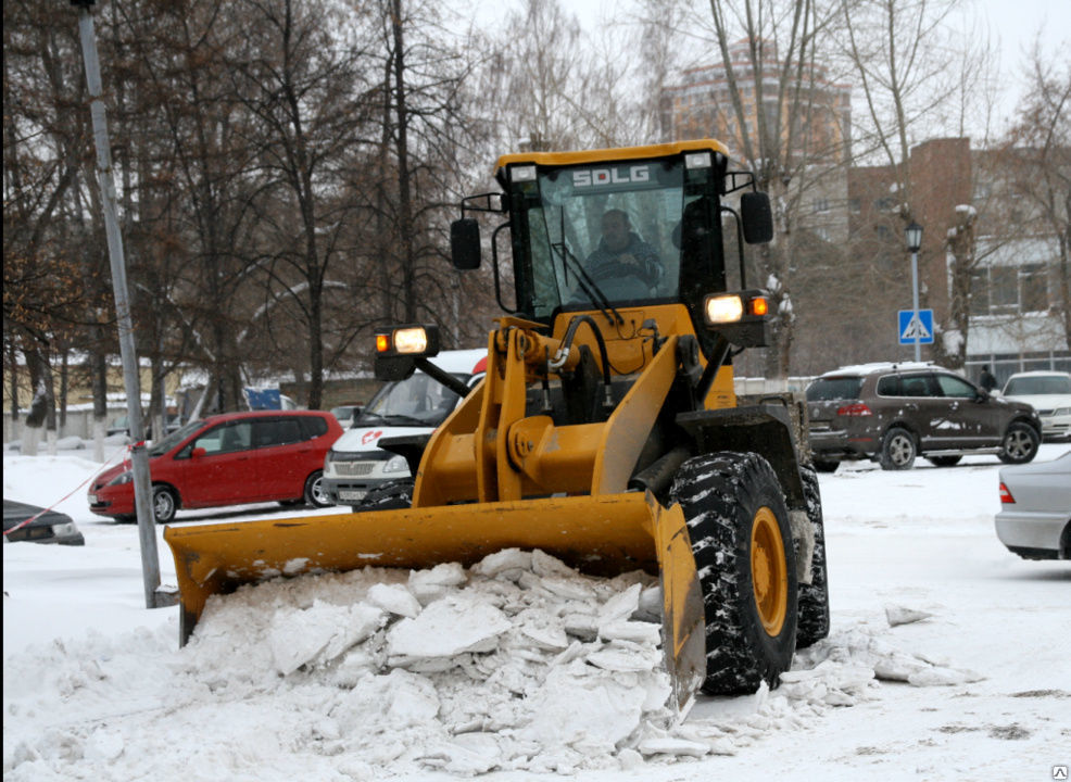 Аренда трактора для уборки снега в Волхове от ПроМусор – цена от 1047 руб., быстро и недорого