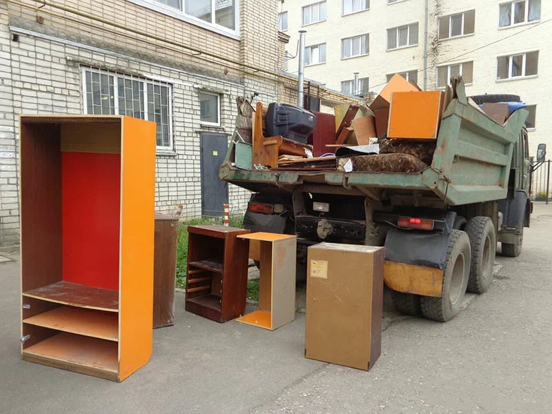 Вывоз шкафа в Волхове от ПроМусор — недорого, демонтаж, утилизация, вывоз из квартиры от 890 руб
