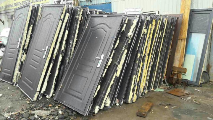 Вывоз металлических дверей с утилизацией в Волхове в октябре