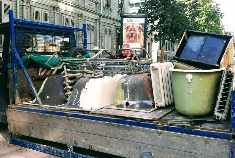 Вывоз старой сантехники в Волхове от ПроМусор: быстро, недорого от 576 руб., утилизация и грузчики