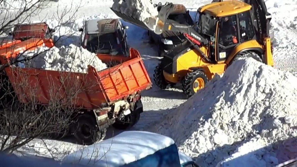 Вывоз снега с погрузкой в Волхове для организаций и частных лиц в октябре